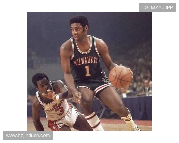 奥斯卡·罗伯特森历史领先助攻表现拉开与同期控卫差距